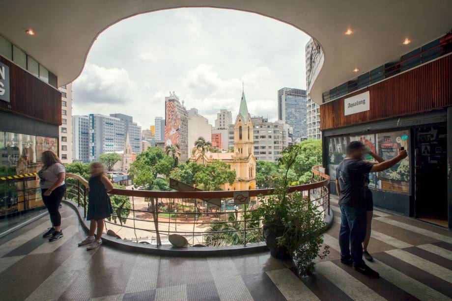 Passeio com vista: a Igreja Nossa Senhora do Ros&aacute;rio dos Homens Pretos, no Largo do Paissandu
