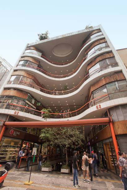 A fachada da Rua 24 de Maio: edif&iacute;cio tombado em 1992