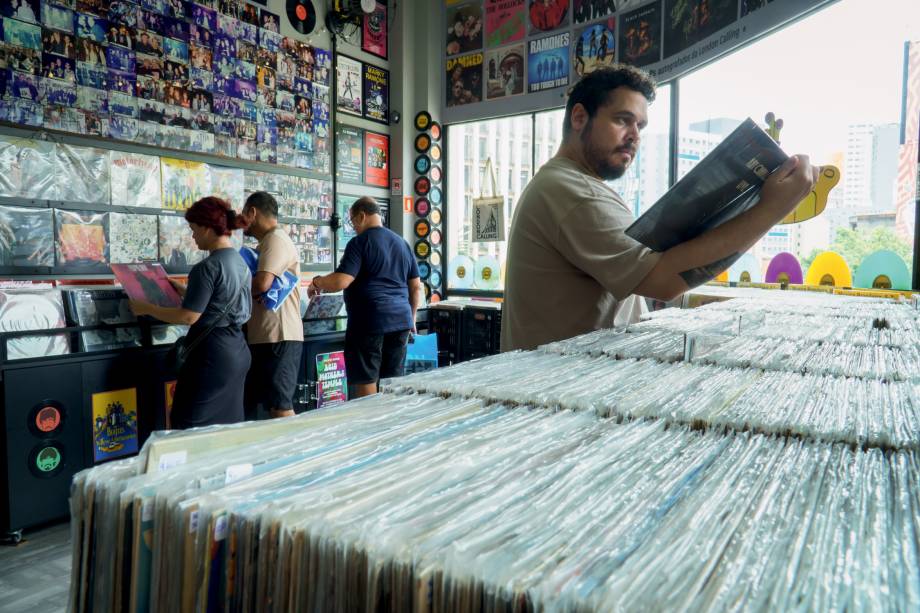 Discos na loja London Calling: grande acervo Discos na loja London Calling: grande acervo