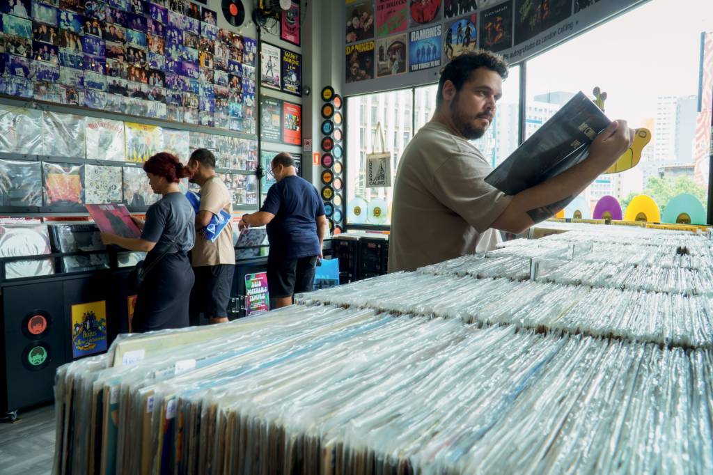 Discos na loja London Calling: grande acervo
