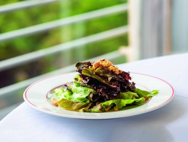 L'Entrecôte d'Olivier Rooftop: salada verde com nozes e alface L'Entrecôte d'Olivier Rooftop: salada verde com nozes e alface