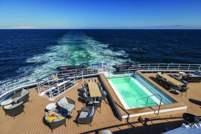 Swimming Pool 3 navio-abrolios-bahia-cruzeiros-navios-luxo
