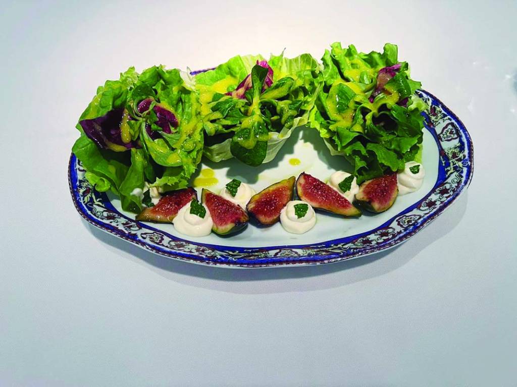 WhatsApp Image 2024-12-20 at 11.34.19.jpeg Prato com salada verde e figos