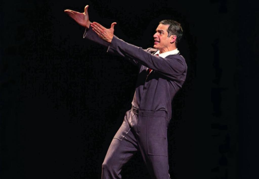 Mateus Solano dá vida a Augusto em monólogo introspectivo