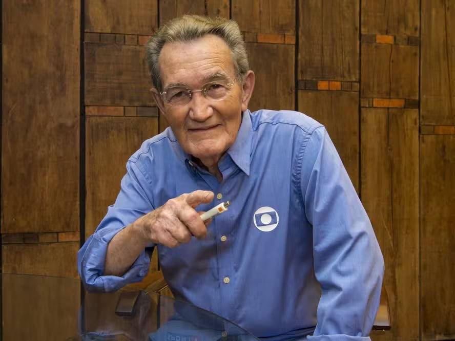 Morre Léo Batista, ícone do jornalismo esportivo da Globo, aos 92 anos