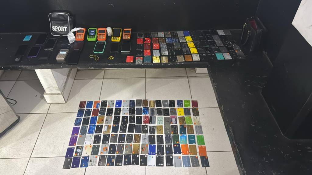 Polícia prende quadrilha de clonagem de cartões durante bloco de pré-Carnaval