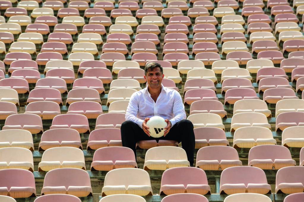 Eduardo Barella Barella, na arquibancada recém-inaugurada: jogos e shows
