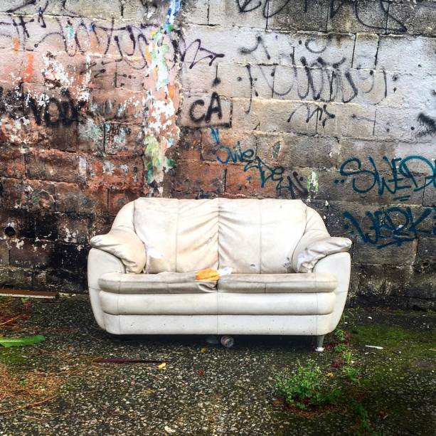 No Mesmo Muro, de Malu Mesquita: uma calçada na Mooca No Mesmo Muro, de Malu Mesquita: uma calçada na Mooca