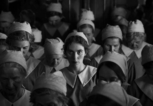 ‘A Garota da Agulha’ é espetáculo sádico sobre história real macabra