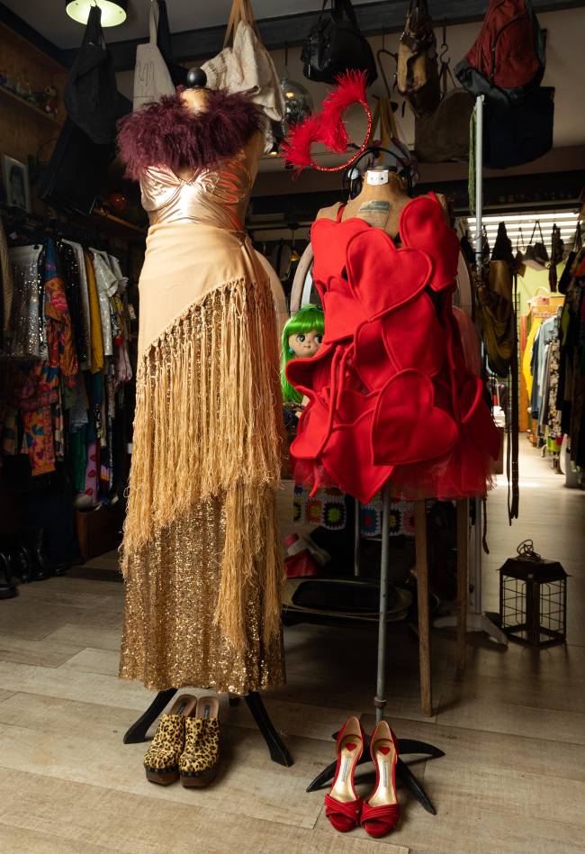 São Paulo, SP 03/02/2024 LOOKS DE CARNAVAL EM BRECHÓS – Foto: Leo Martins produções-luxuosas-de-carnaval-do-brechó-Maison-tombée