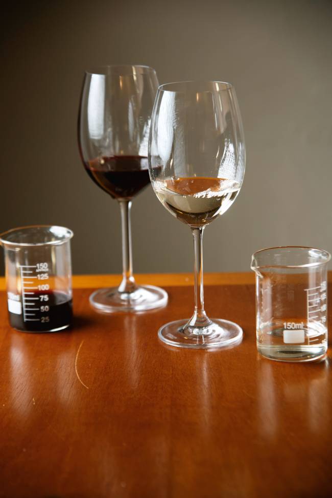 Cacho Bar tem ambiente simples e vinhos variados para tomar na taça