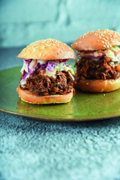 Tau Cozinha: brioche bbq com recheio de jaca verde desfiada Tau Cozinha: brioche bbq com recheio de jaca verde desfiada