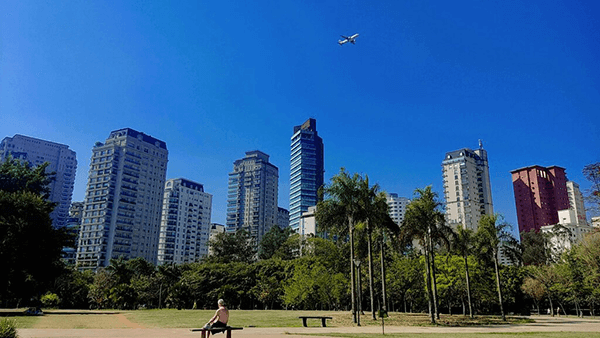 Ciclista é morto em frente ao Parque do Povo, no Itaim Bibi; assista vídeo