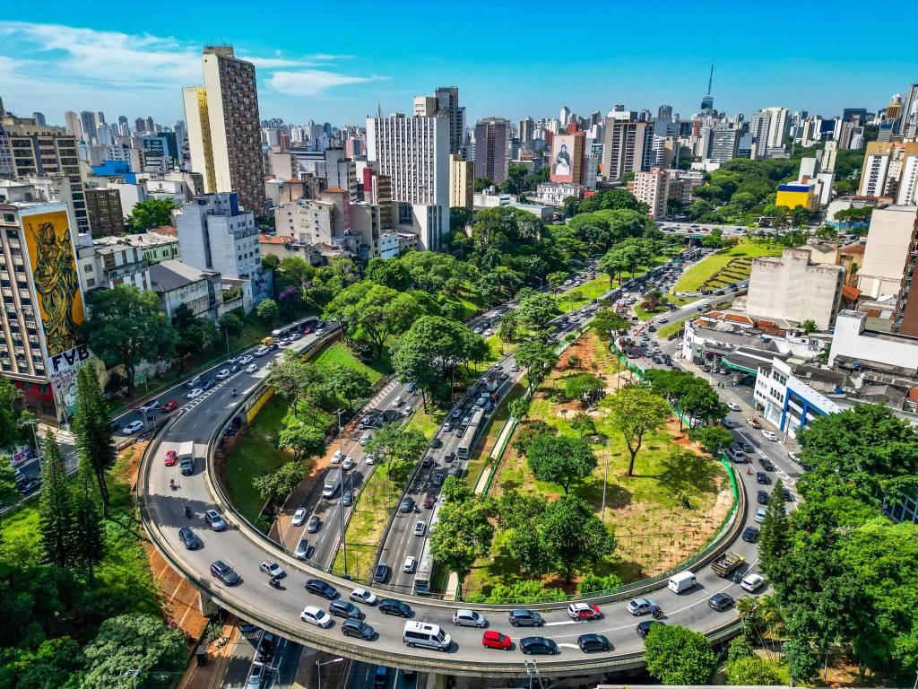 Calor e chuva: confira a previsão do tempo para o feriado prolongado