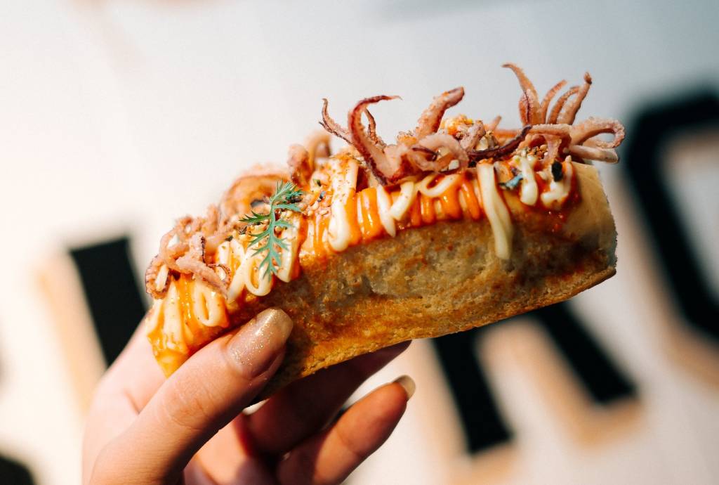 T.T. Burger recebe o chef Oscar Bosch na unidade do Itaim Bibi