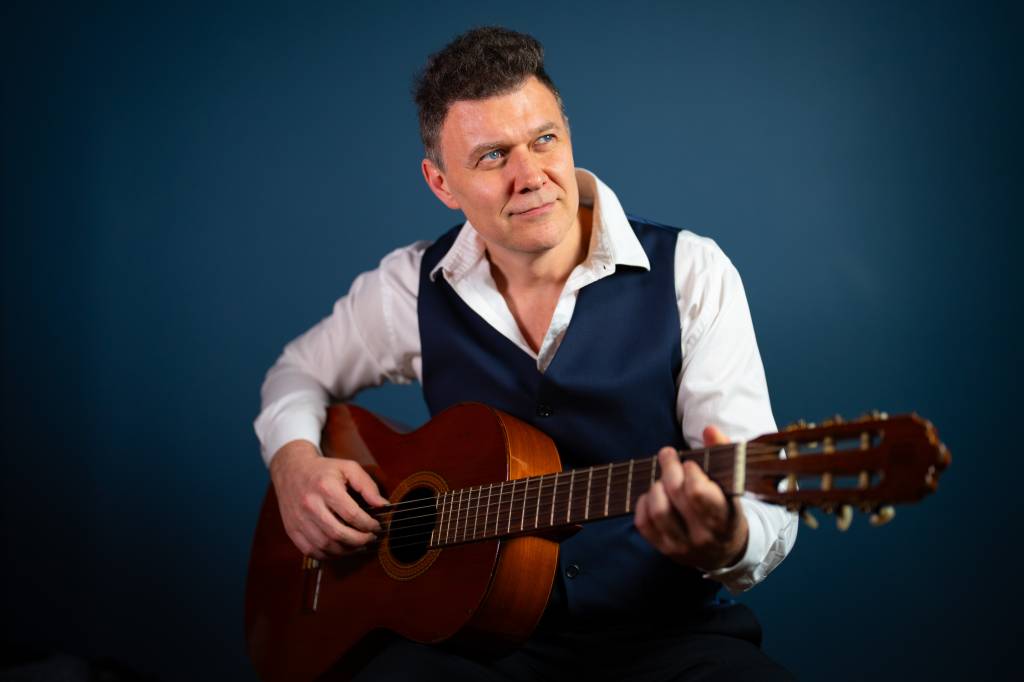 João Suplicy homenageia Chico Buarque em show no Blue Note