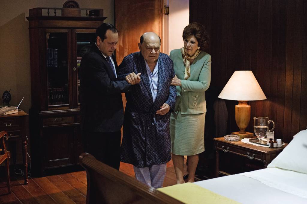 _MG_7328.jpg Othon Bastos e Esther Góes no filme O Paciente - O Caso Tancredo Neves, de Sérgio Rezende