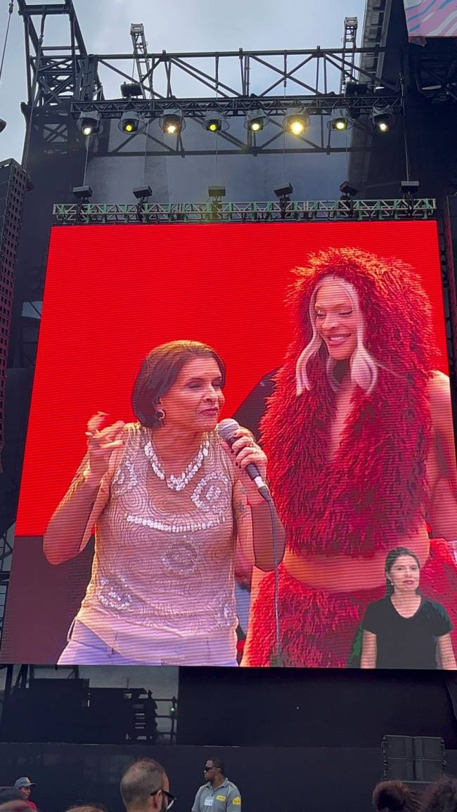marina e pabllo Marina recebeu Pabllo Vittar no Lollapalooza