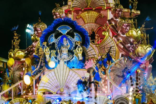 rosas 2 Carro alegórico da Rosas de Ouro, campeã 2025 do Carnaval 2025