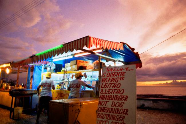 Luiz Braga exibe 190 fotos inéditas do cotidiano paraense no IMS Paulista