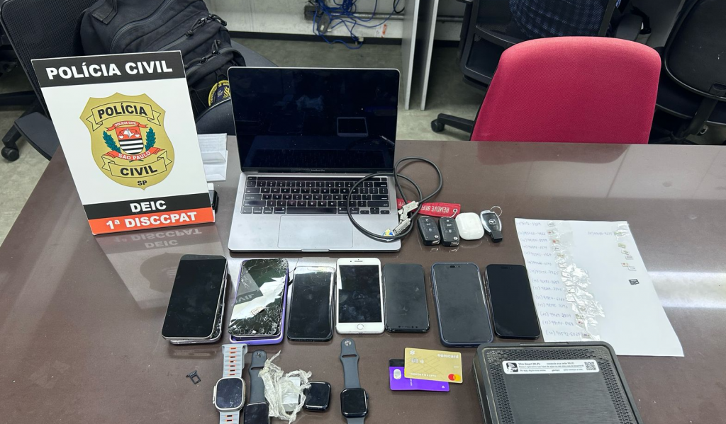 Celulares roubados apreendidos em prisão de "especialista"
