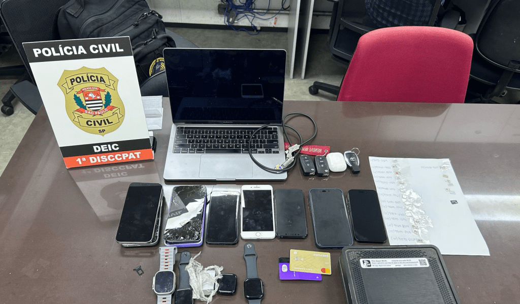 Celulares roubados apreendidos em prisão de "especialista"