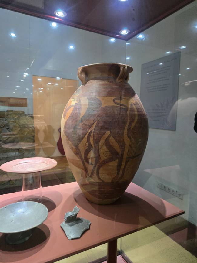 Ânfora fenícia ânfora-exposta-no-museu-da-cidade-de-carmona