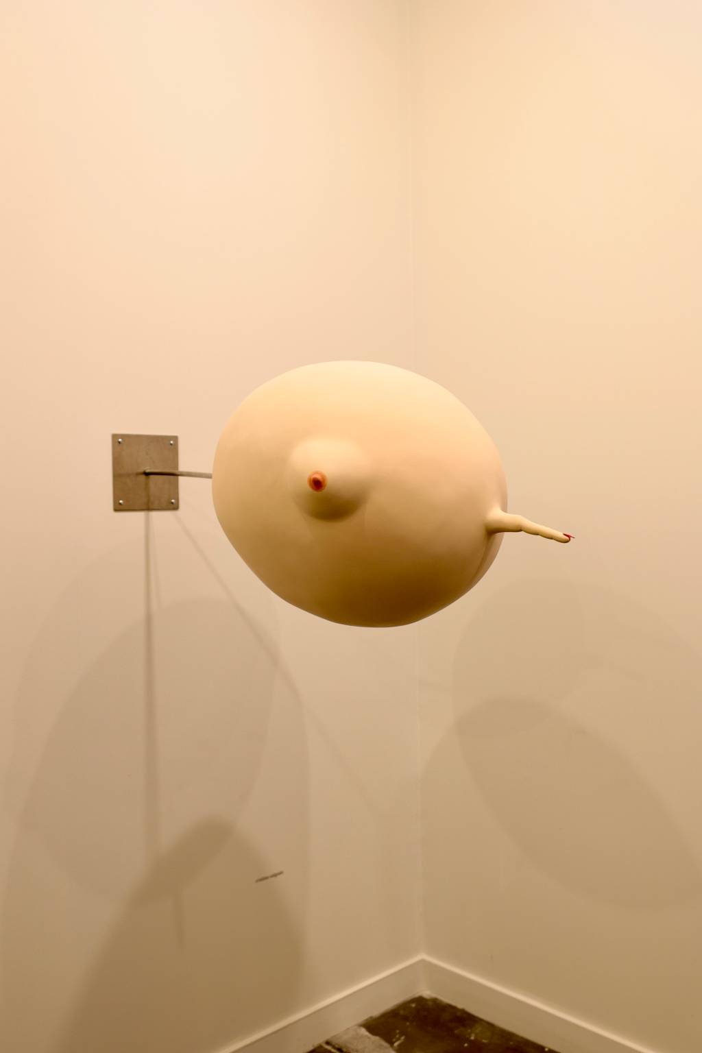 Cristina Salgado Sem título. Série instantâneos (Batata ti), 2002 Técnica Mista 125 x 60 x 60 cm (1) Cristina Salgado, Sem título. Da série instantâneos (Batata ti), 2002
