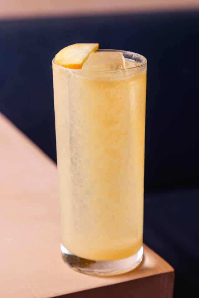 Feferida, serivdo no Alba: drinque com vermú de caju Feferida, serivdo no Alba: drinque com vermú de caju