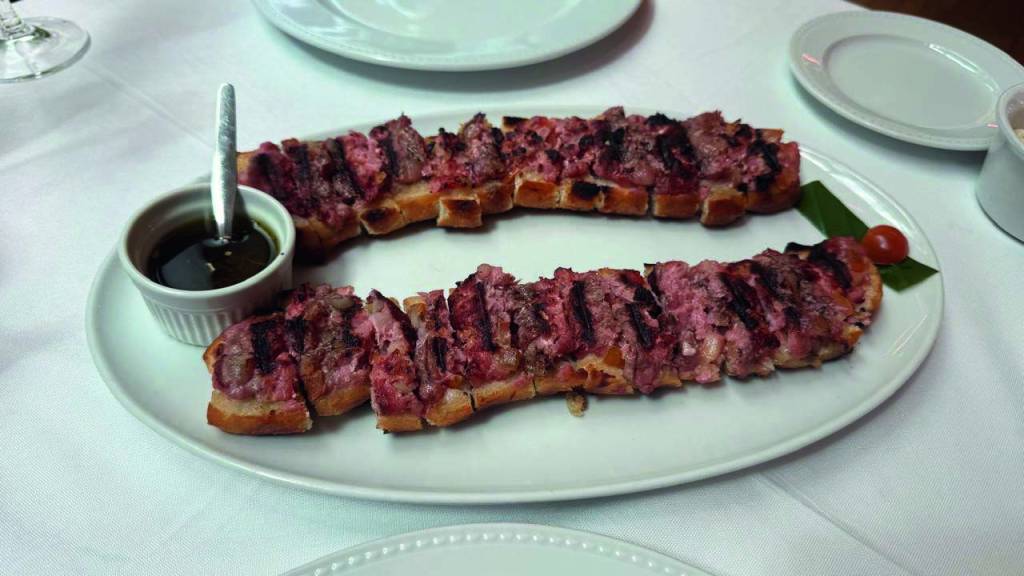 Choripán: restaurantes servem formidáveis versões do sanduíche de linguiça