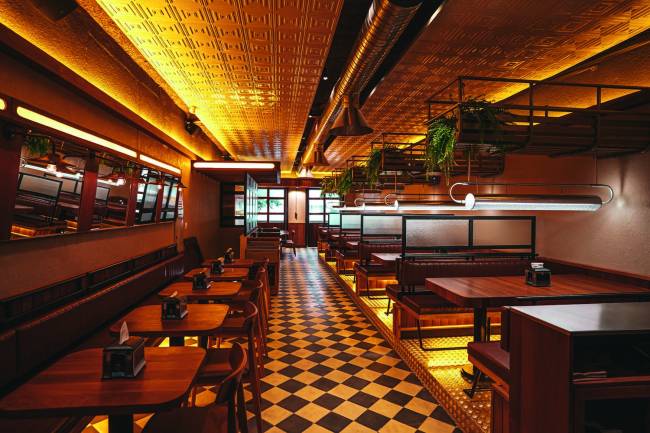 Pão com Carne tem, pela primeira vez, mesas em novo endereço