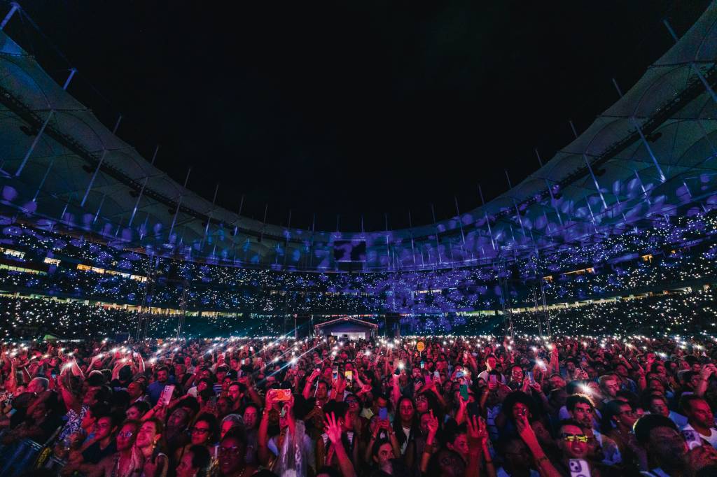 A multidão na Arena Fonte Nova, em Salvador: show para grandes públicos Gilberto Gil Tempo Rei