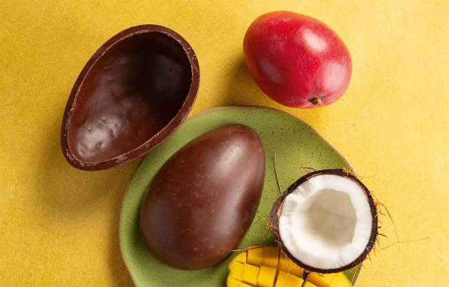 Chocolates com frutas tropicais bombam nos ovos e bombons desta Páscoa