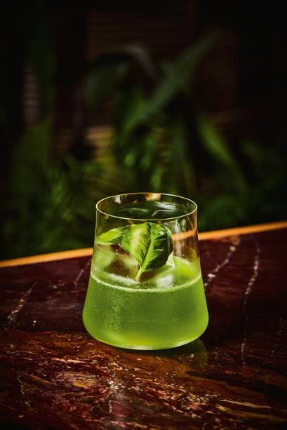 Gin basil smash: uma das opções de drinques no menu Gin basil smash: uma das opções de drinques no menu