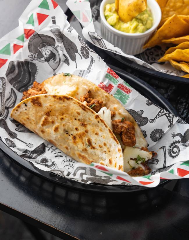 La Catrina serve comidinhas mexicanas em rua agitada de Pinheiros