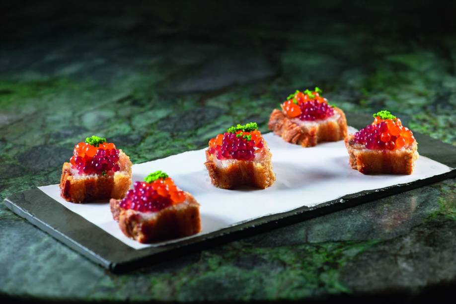 Petiscos no Resid: pancetta com ovas de salmão
