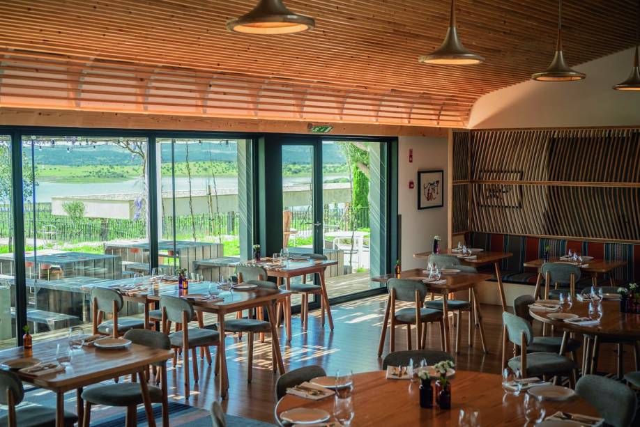 Restaurante do Herdade do Esporão: visitantes podem conhecer a produção de vinhos Restaurante do Herdade do Esporão: visitantes podem conhecer a produção de vinhos