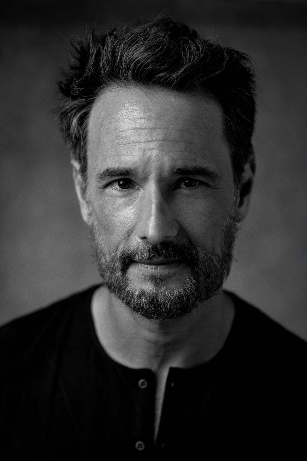 Rodrigo Santoro está no elenco de ‘Runner’, com Owen Wilson e Alan Ritchson