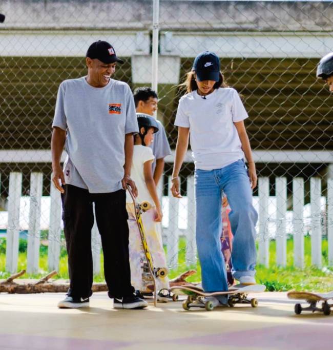 Testinha e Rayssa Leal_ @mavo.co.jpg rayssa-leal-visita-ong-skate