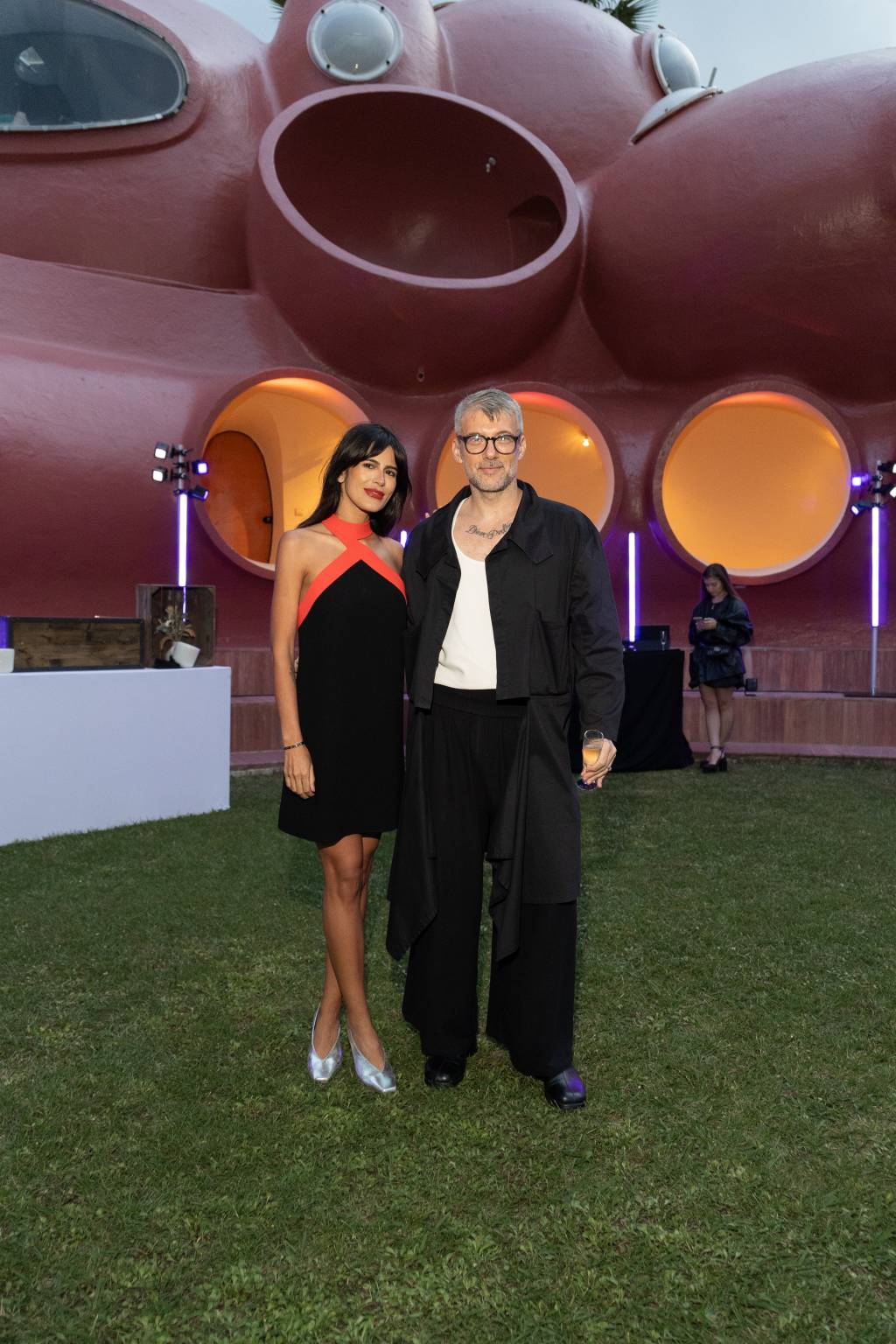 5N9A8406 Jay Boggo e Antônia Moraes em festa na casa de Pierre Cardin
