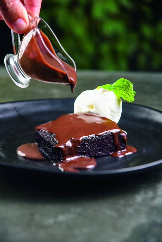 Café Artigas: brownie de beterraba e cacau com sorvete de leite Café Artigas: brownie de beterraba e cacau com sorvete de leite
