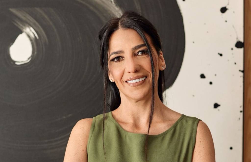 Pílulas da semana: Carol Burg, carros blindados e poesia no Centro