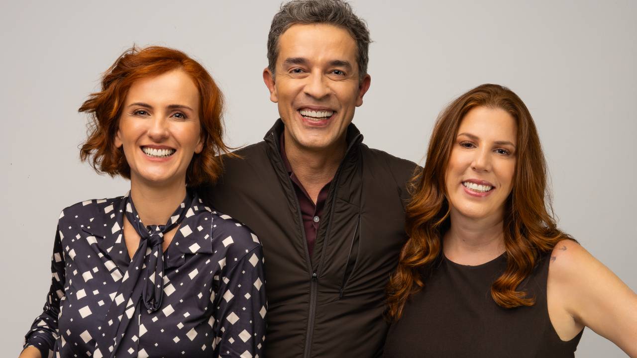 Cris Wersom, Paulo Azevedo e Juliana Rosenthal sorriem lado a lado