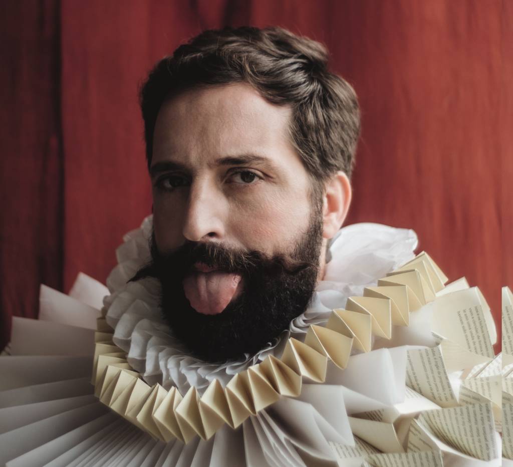 Gregorio Duvivier volta aos palcos de SP em pleno esplendor criativo