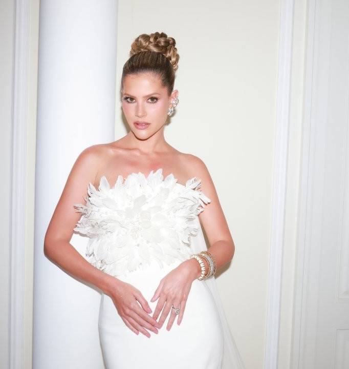 Lala Rudge veste Dolce & Gabbana em Cannes