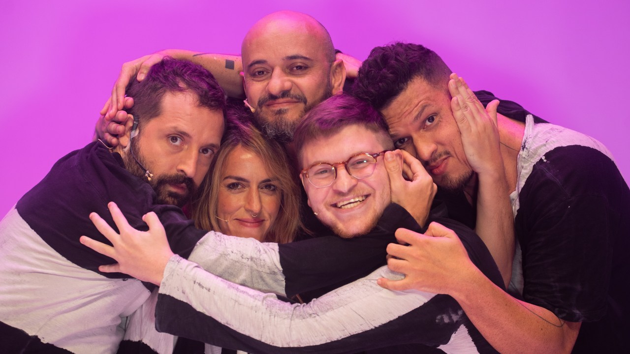 Gregório Duvivier e elenco da comédia "Portátil": uma década de sucesso
