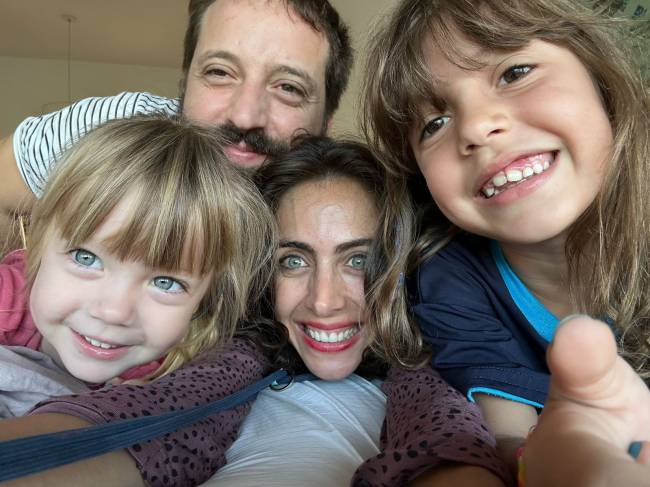 Gregorio Duvivier e família o-ator-Gregorio-Duvivier-com-a-família