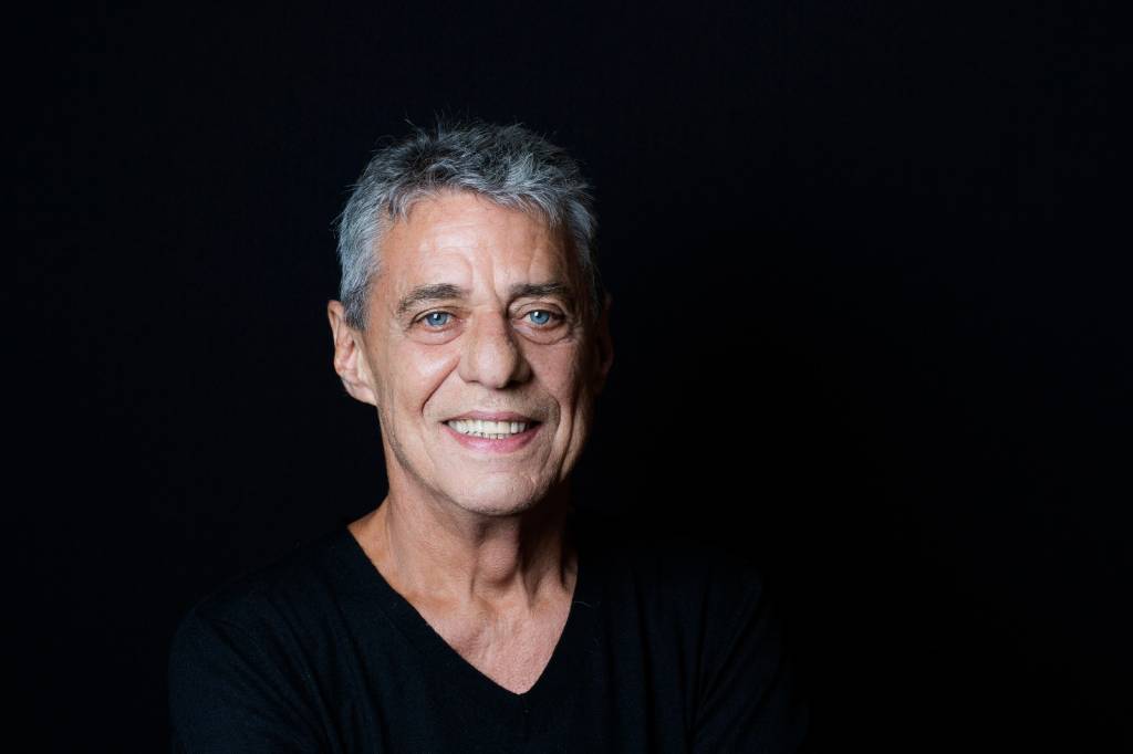 Chico Buarque tem alta após passar por cirurgia no crânio