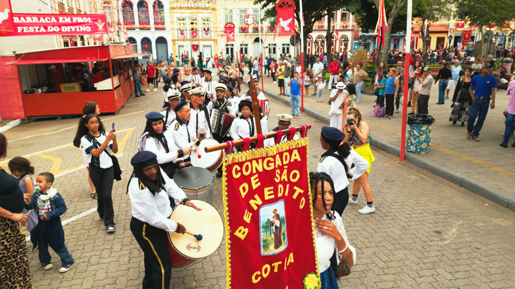 Congada de São Benedito de Cotia, na festa do Divino de São Luiz do Paraitinga, em 2024: minissérie inédita