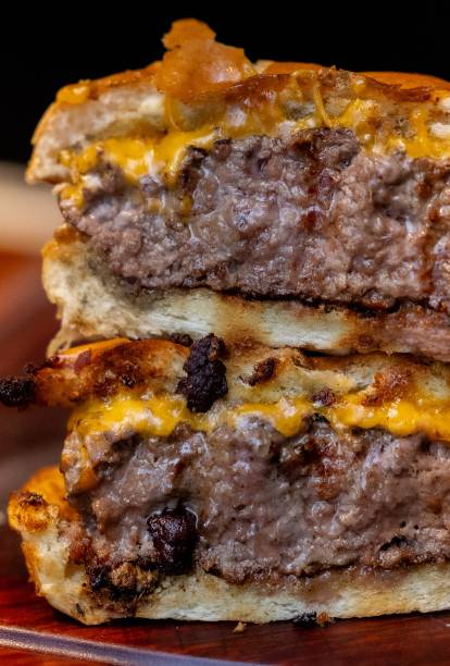 The Old Steak Dry Aged: hambúrguer com bife de carne moída black angus in natura e dry aged